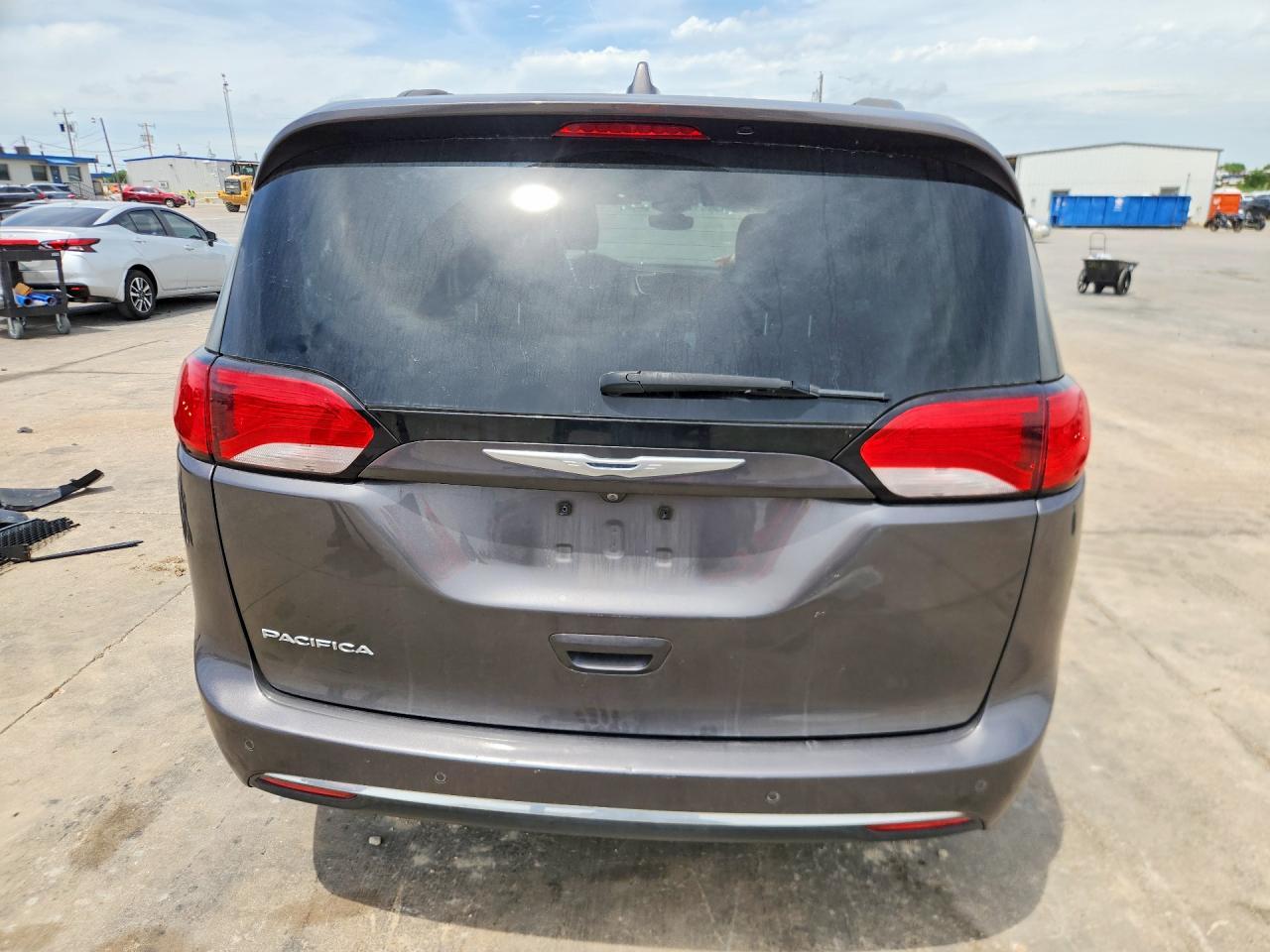 2017 Chrysler Pacifica Touring L - Фото 6