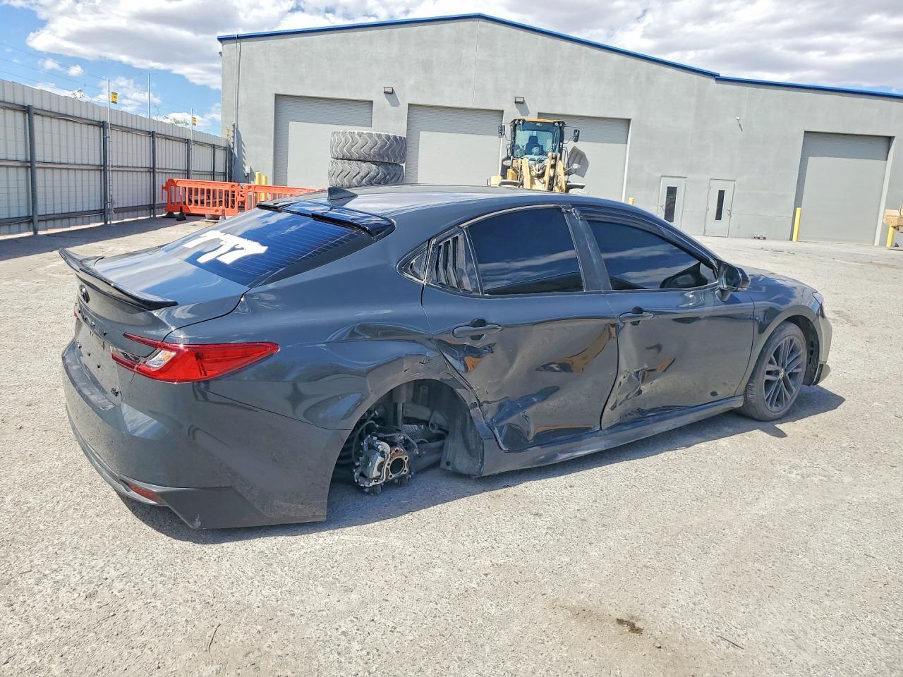 2025 Toyota Camry Se - Фото 3
