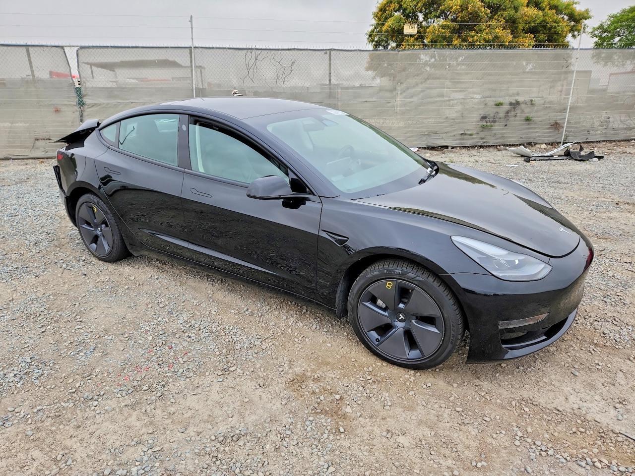2023 Tesla Model 3 - Фото 4