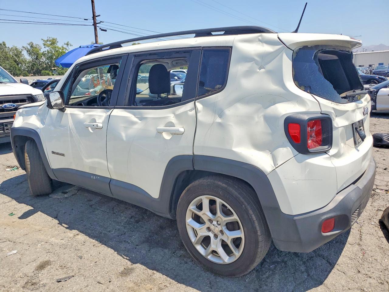 2015 Jeep Renegade Latitude - Image 2