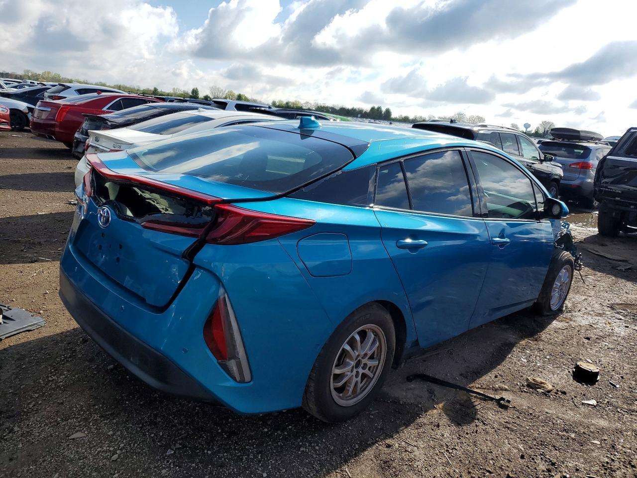 2017 Toyota Prius Prime Advanced - Фото 3