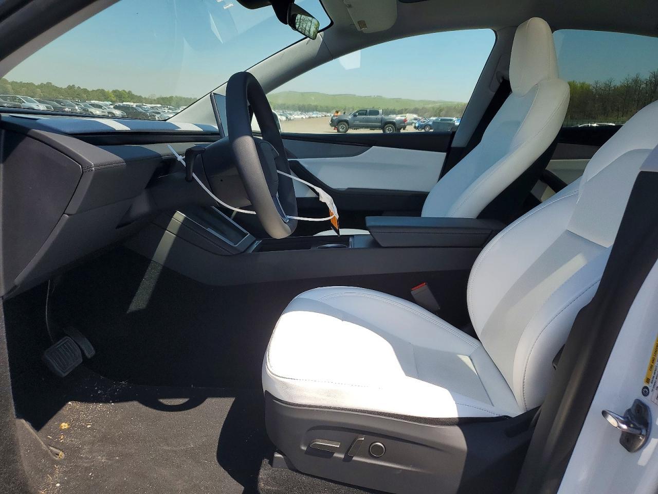 2026 Tesla Model Y - Фото 7