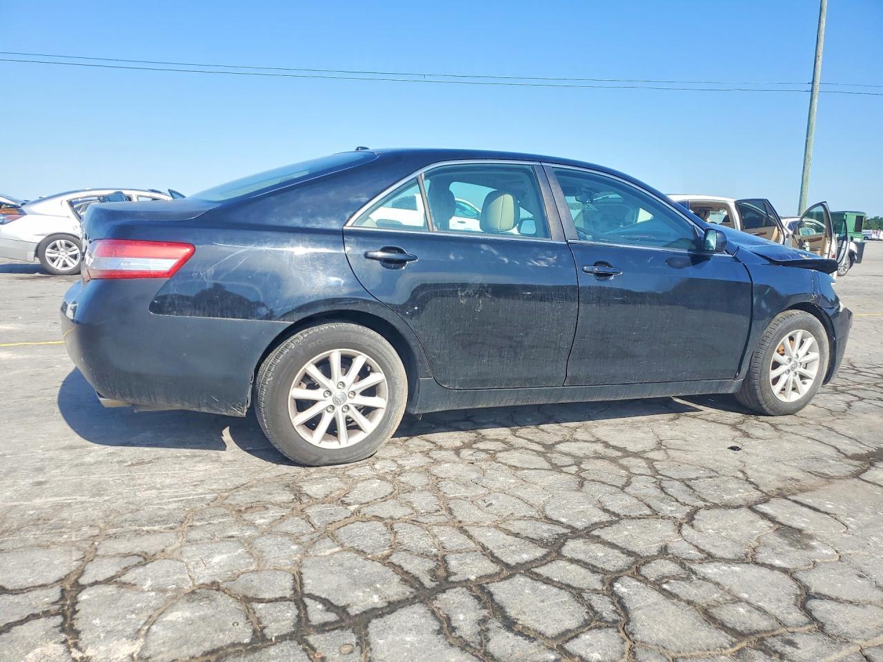 2010 Toyota Camry Xle - Image 3
