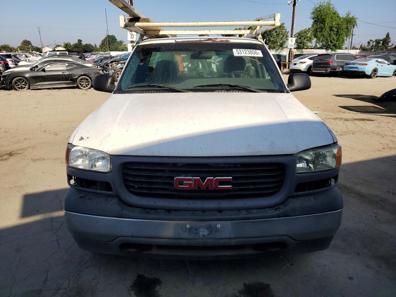 2002 GMC New Sierra C2500 - Image 5