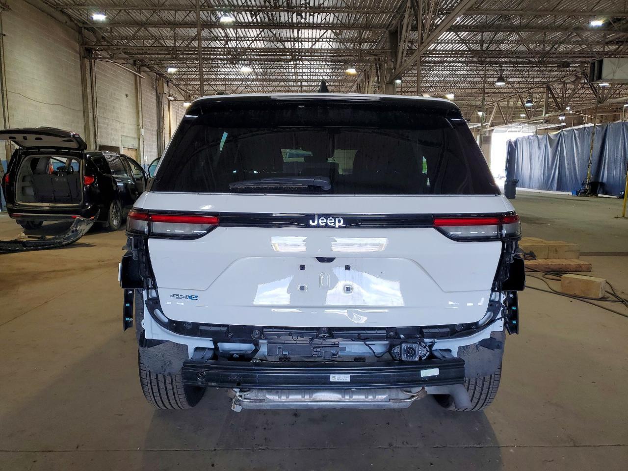2025 Jeep Grand Cherokee 4Xe - Image 6