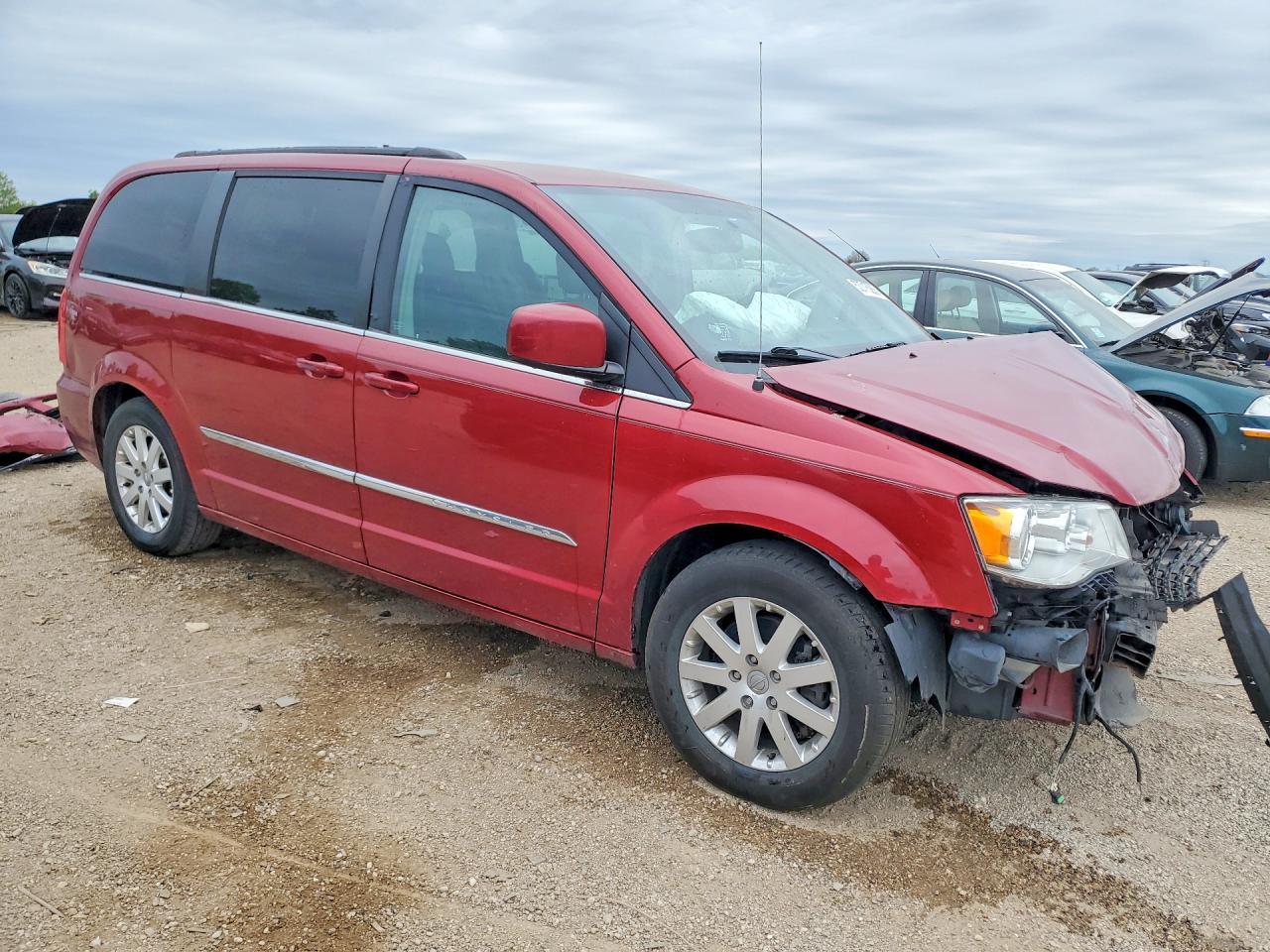 2015 Chrysler Town & Country Touring - Фото 4