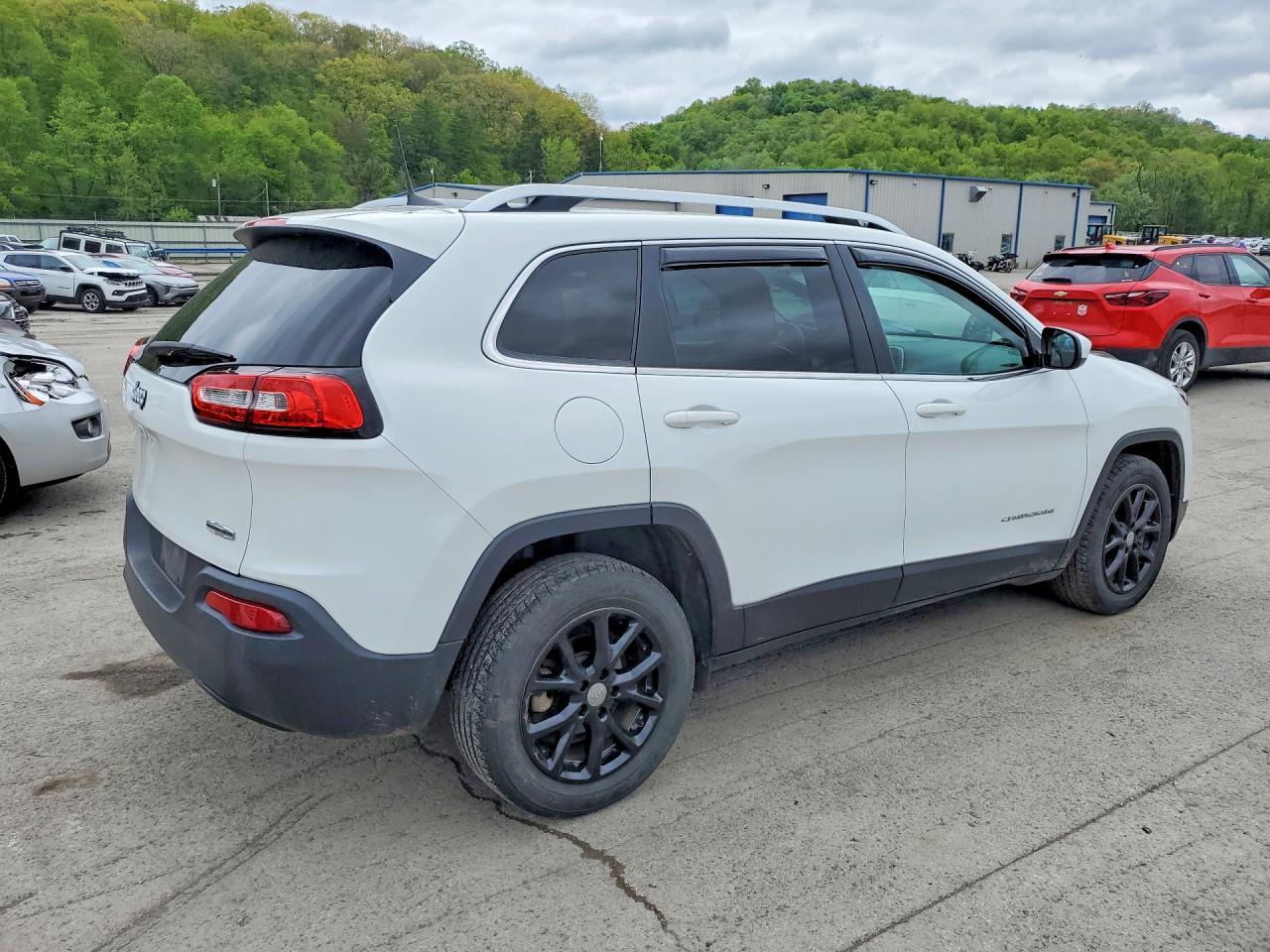 2017 Jeep Cherokee Latitude - Image 3