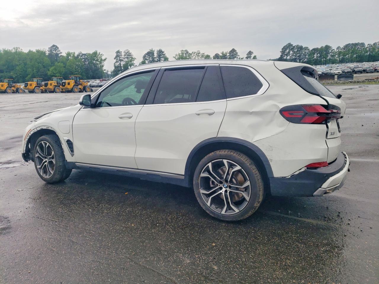 2025 BMW X5 xDrive50E - Image 2