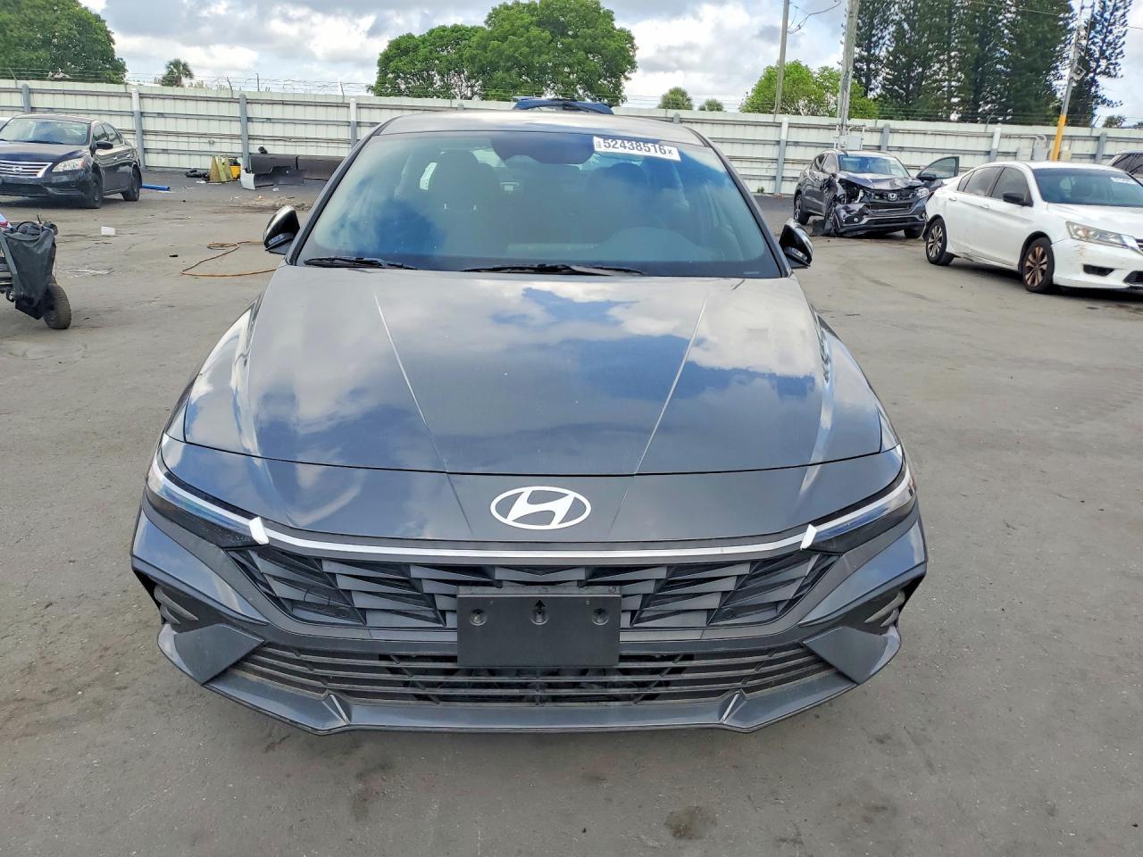2025 Hyundai Elantra Hybrid Sel Sport - Image 5