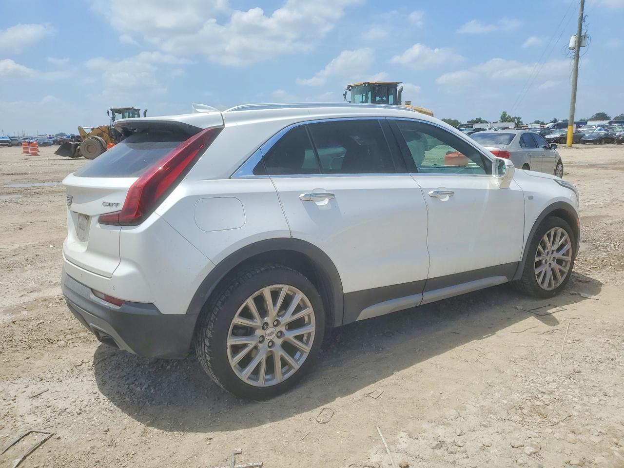2019 Cadillac Xt4 Premium Luxury - Image 3