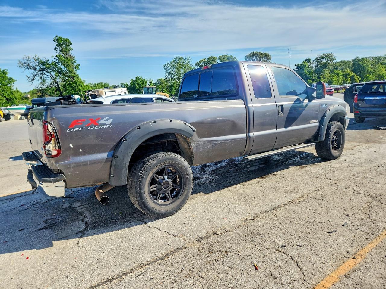 2004 Ford F250 Super Duty - Image 3