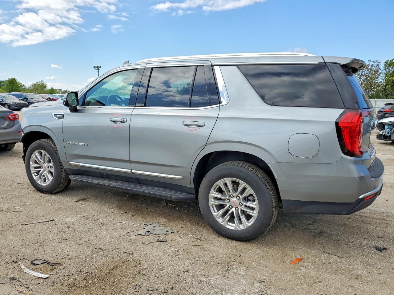 2024 GMC Yukon Slt - Image 2