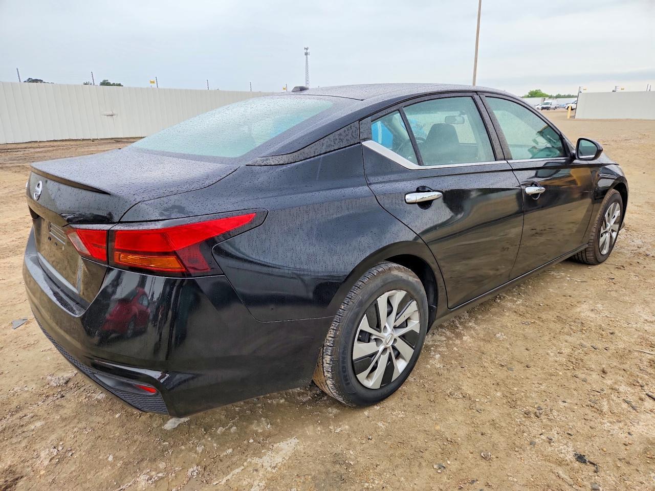 2020 Nissan Altima S - Фото 3
