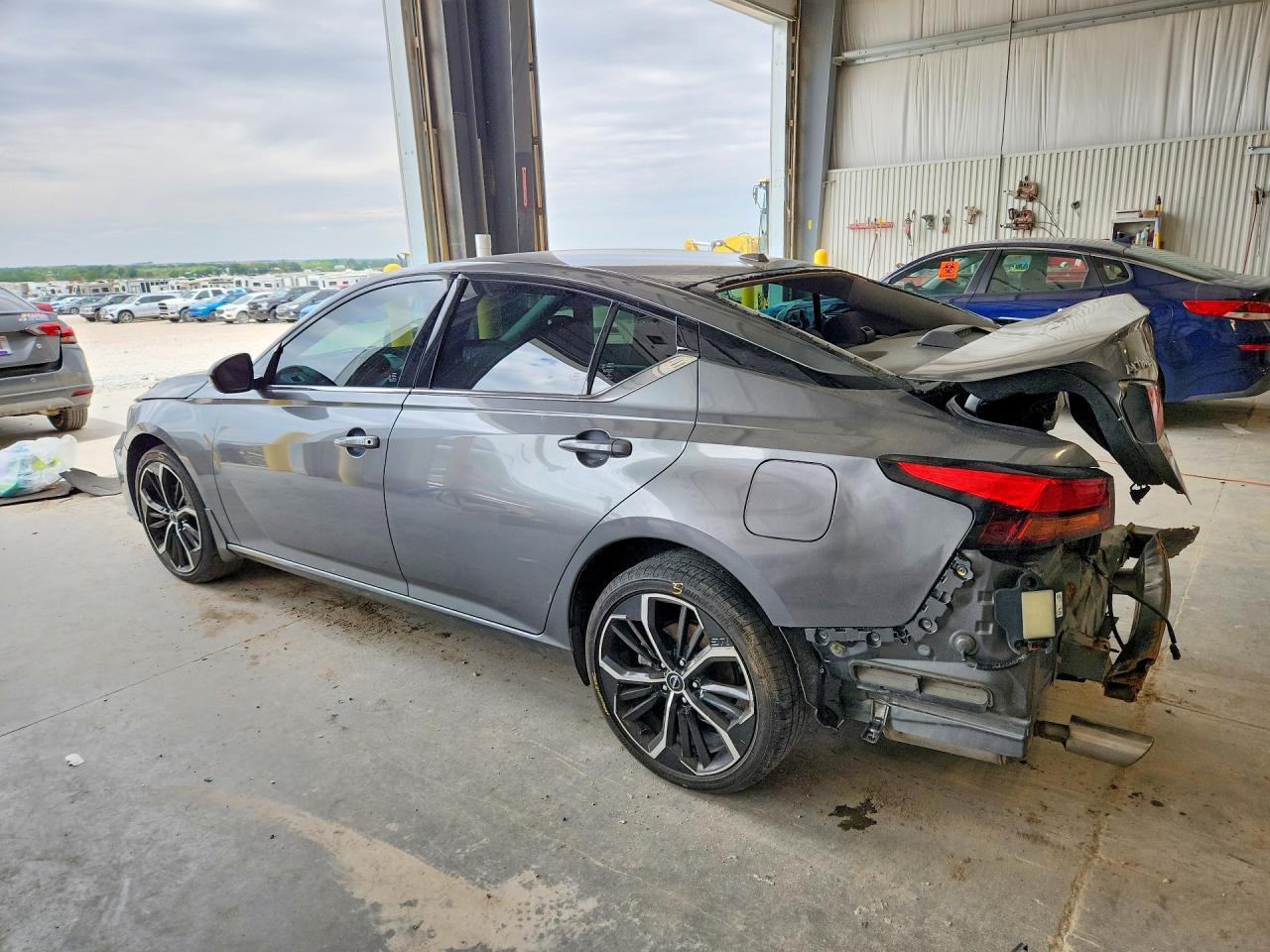 2023 Nissan Altima Sr - Image 2