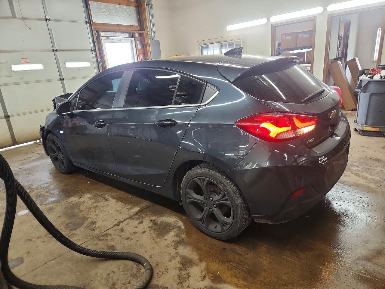 2019 Chevrolet Cruze Premier - Фото 2