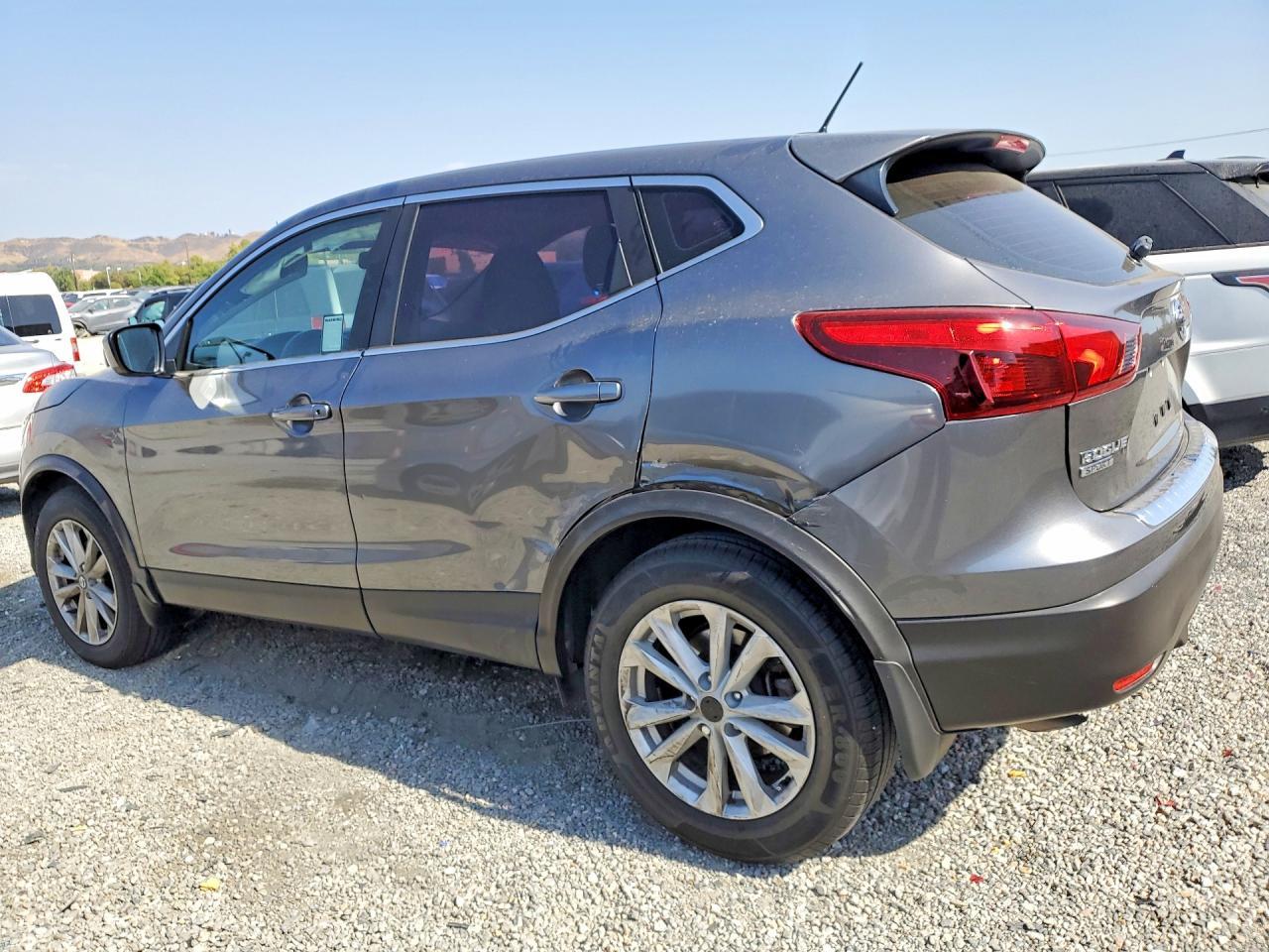 2019 Nissan Rogue Sport S - Фото 2