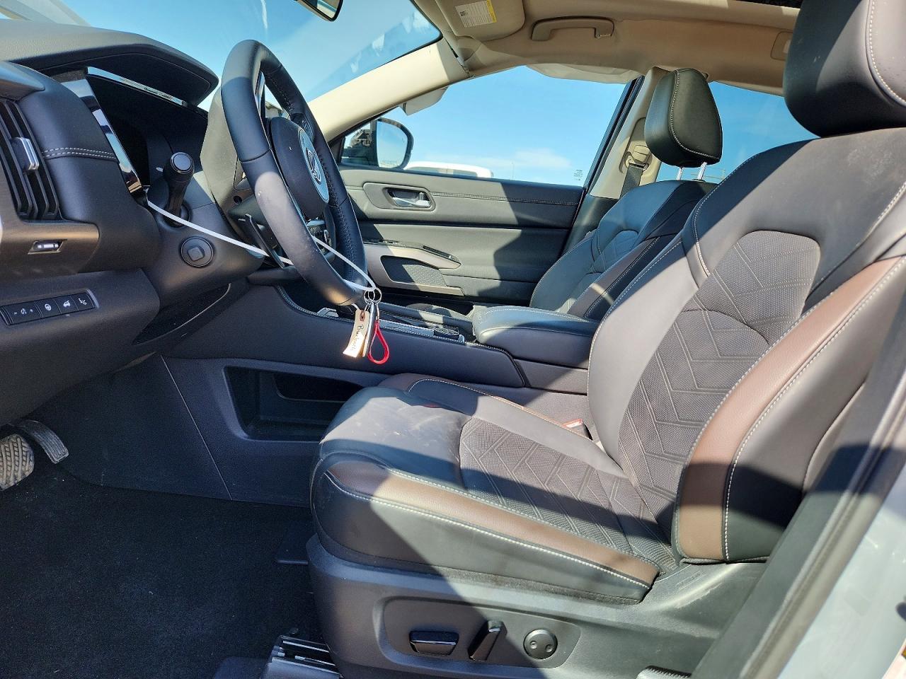 2025 Nissan Pathfinder Platinum - Фото 7