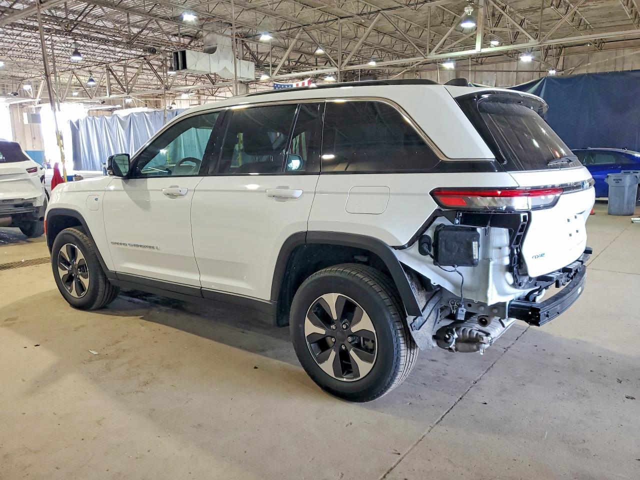 2025 Jeep Grand Cherokee 4Xe - Image 2