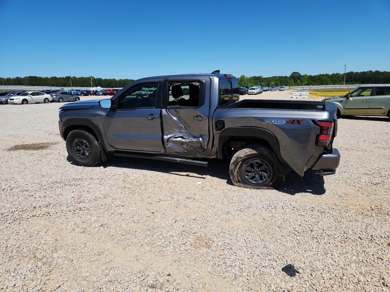 2026 Nissan Frontier Pro-4X - Фото 2