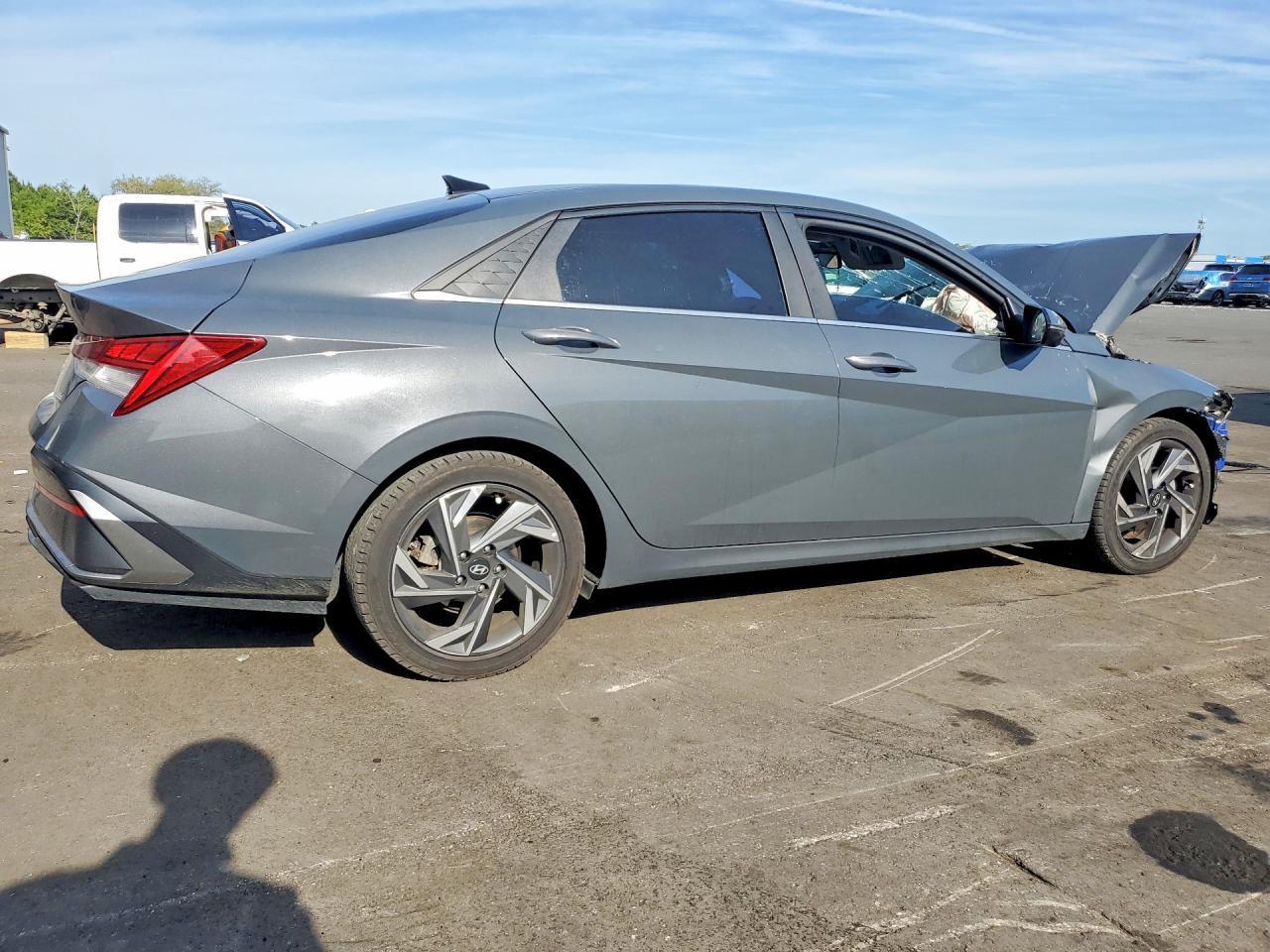 2024 Hyundai Elantra Limited - Фото 3