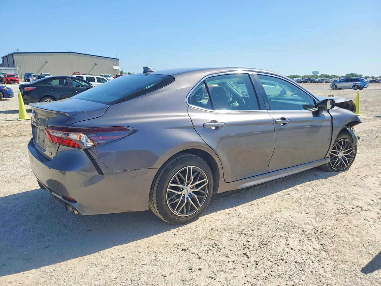 2023 Toyota Camry Se - Image 3