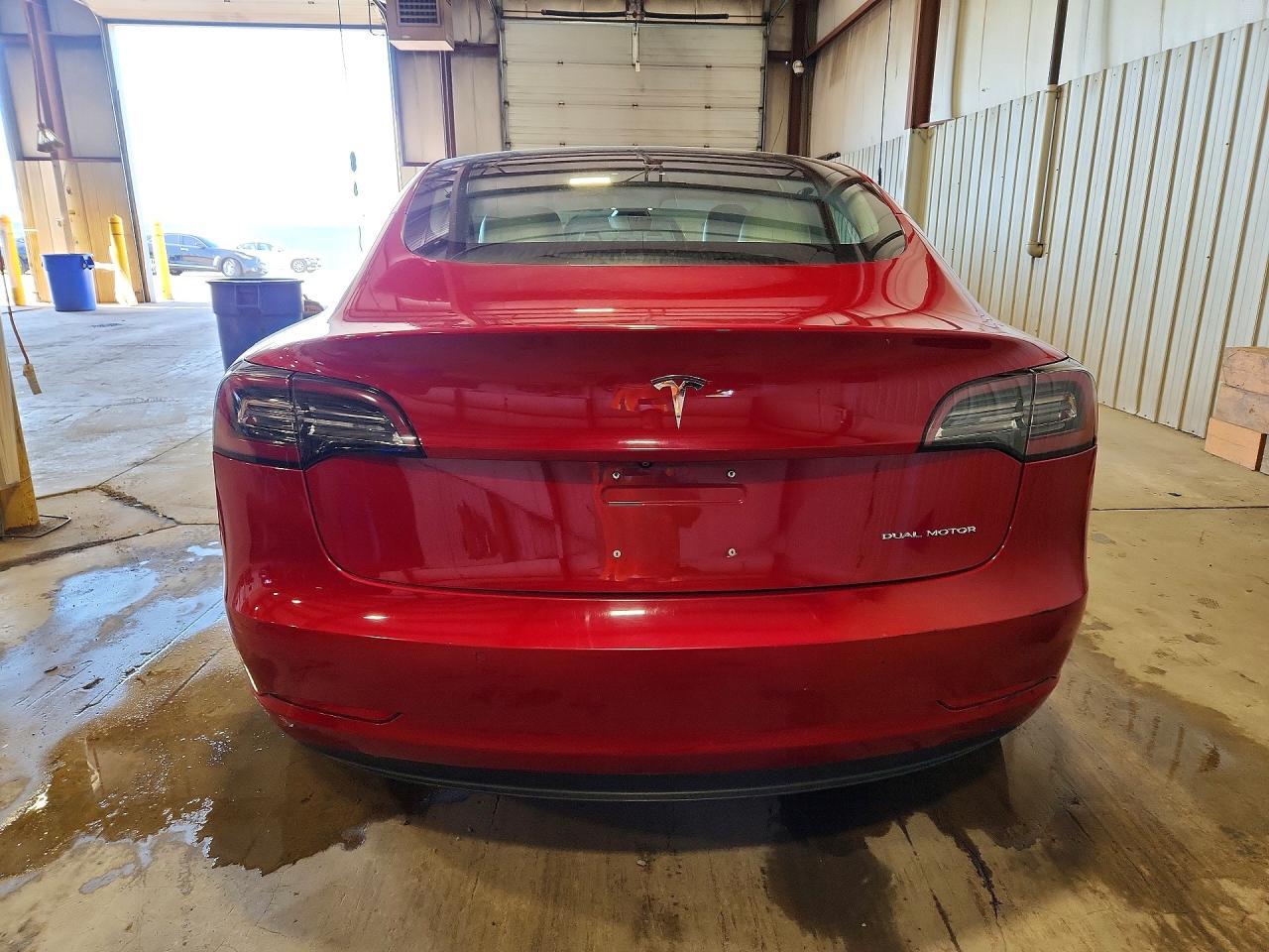 2018 Tesla Model 3 - Фото 6