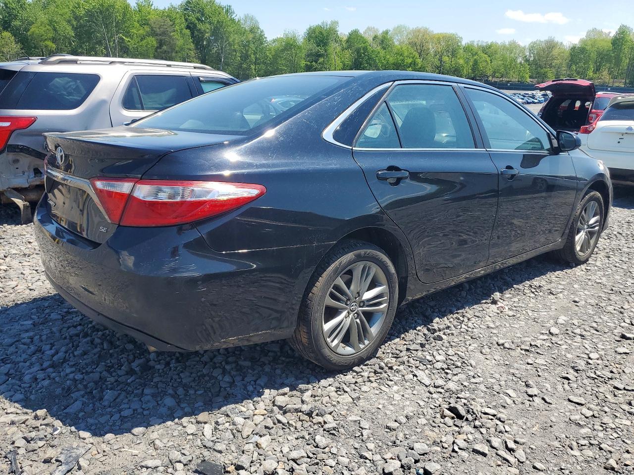 2017 Toyota Camry Se - Фото 3
