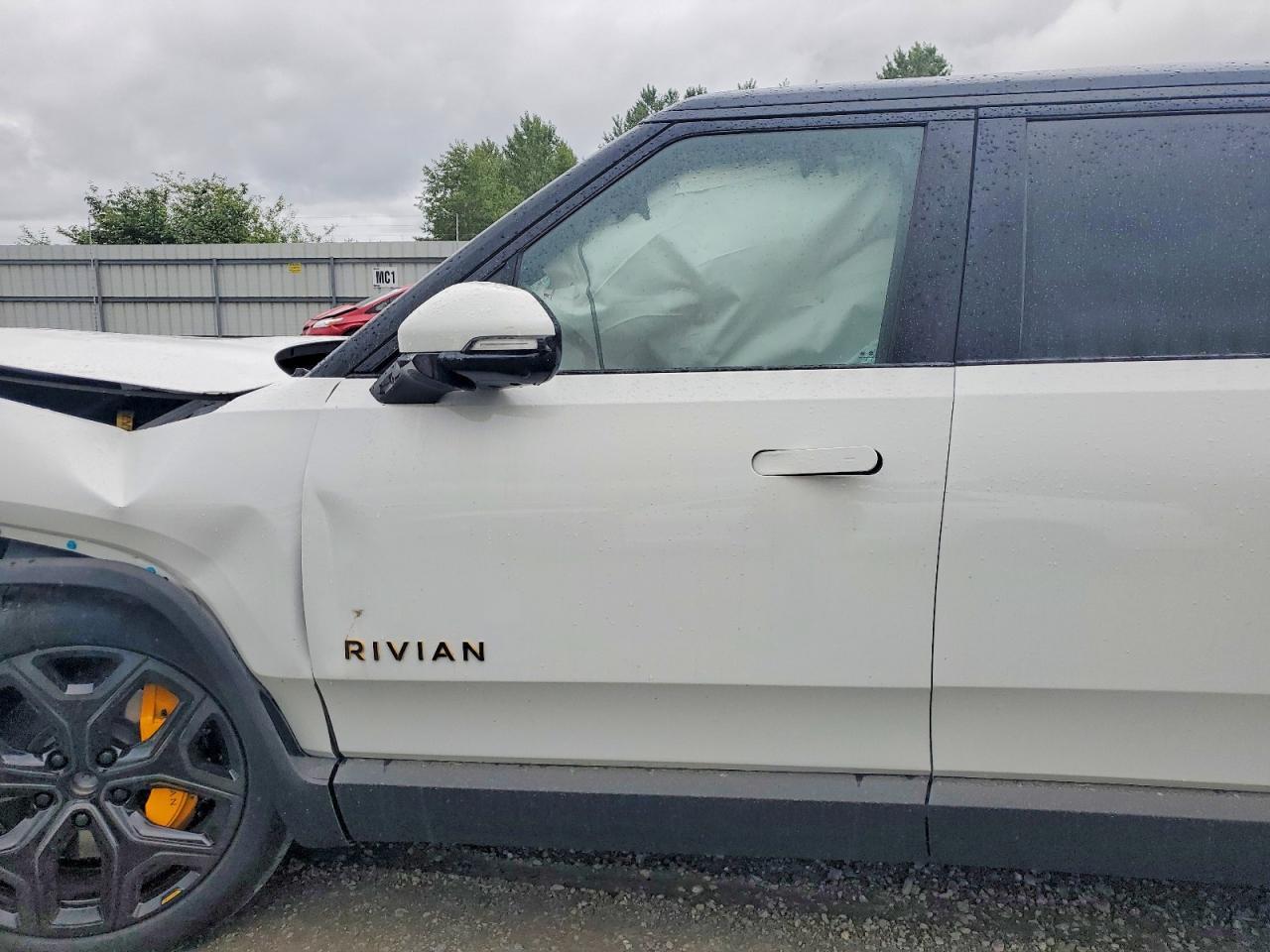 2026 Rivian R1S Premium - Image 7