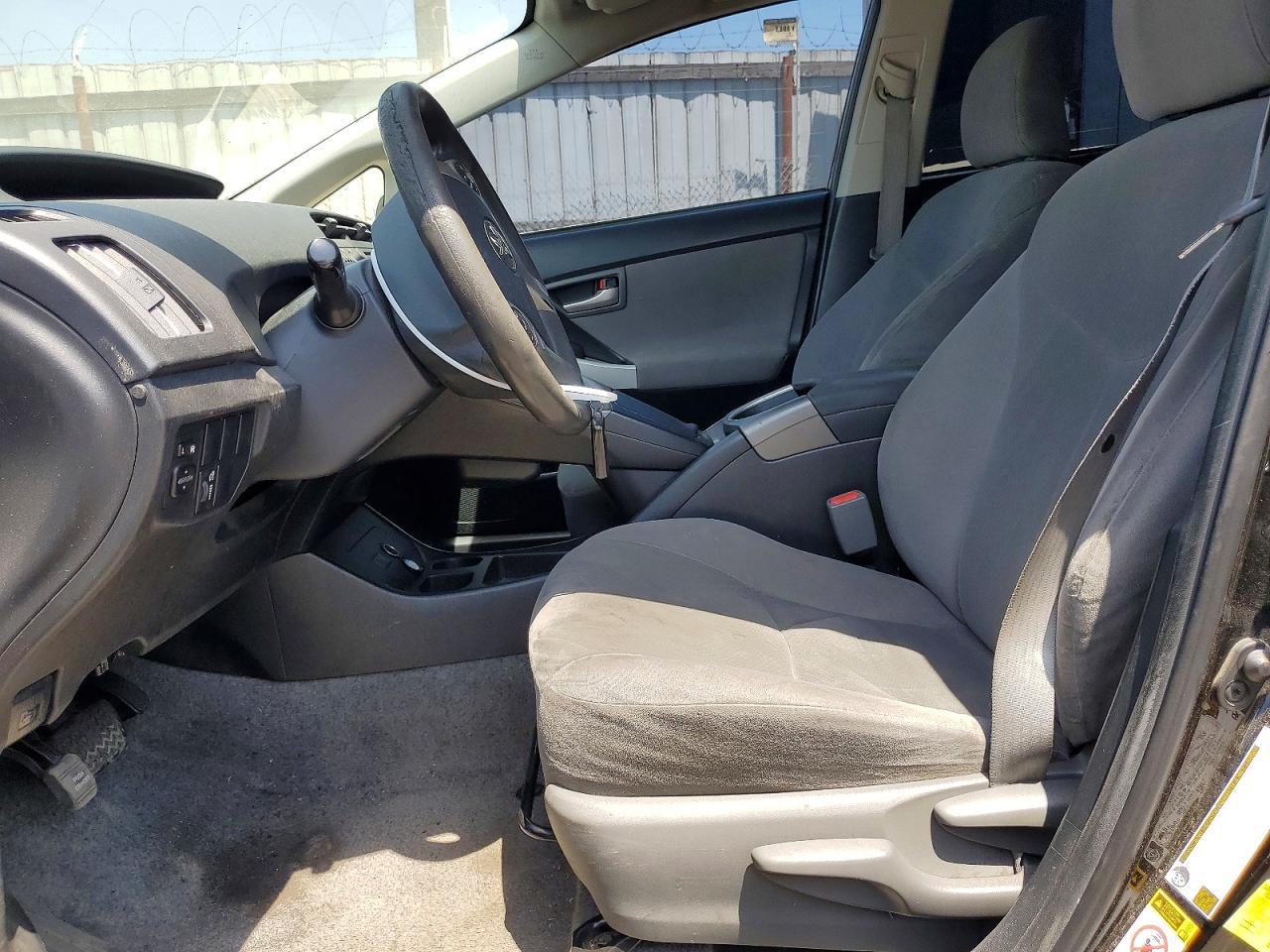 2015 Toyota Prius Two - Фото 7