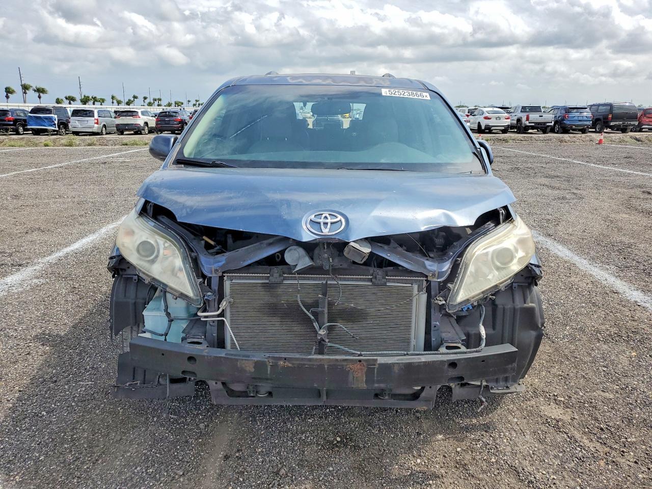 2014 Toyota Sienna Xle 8-Passenger - Image 5