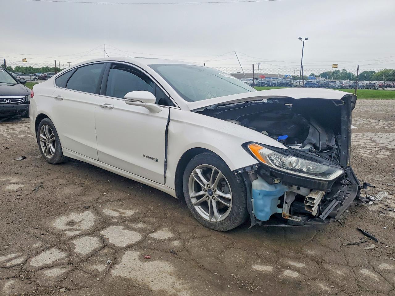 2016 Ford Fusion Titanium Hev - Image 4