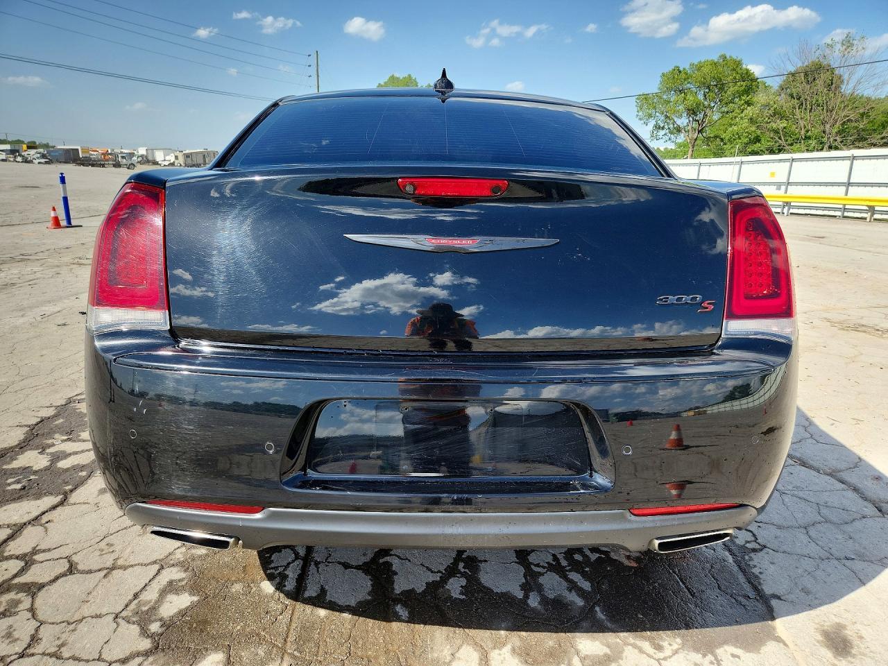2022 Chrysler 300 S - Image 6