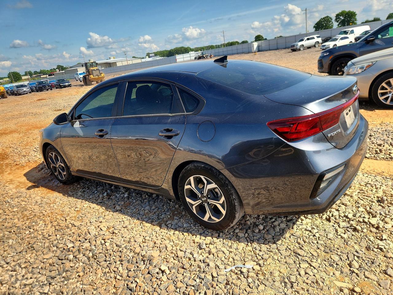 2021 Kia Forte Lxs - Image 2