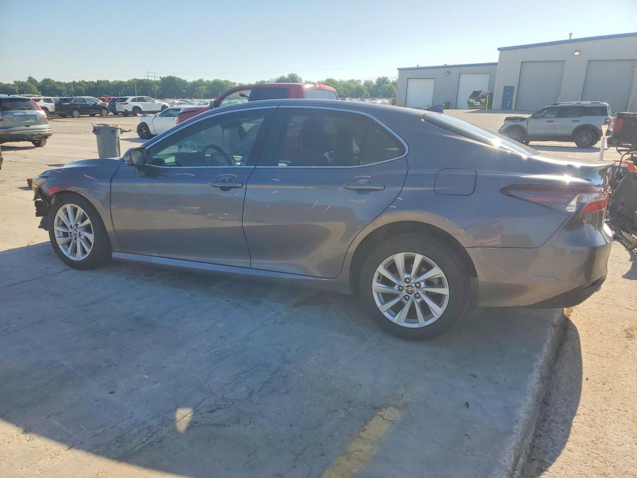 2023 Toyota Camry Le - Фото 2