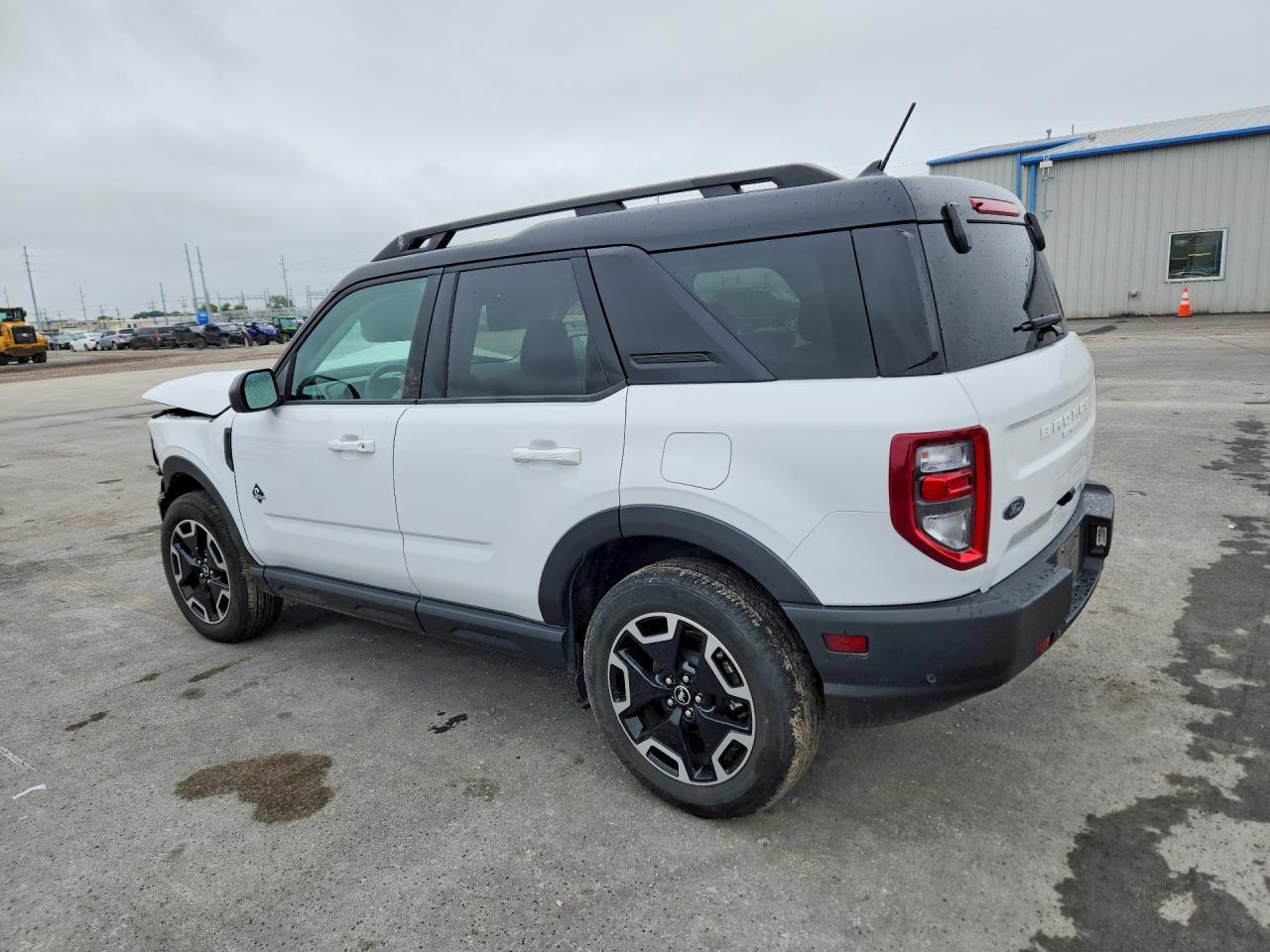 2024 Ford Bronco Sport Outer Banks - Image 2