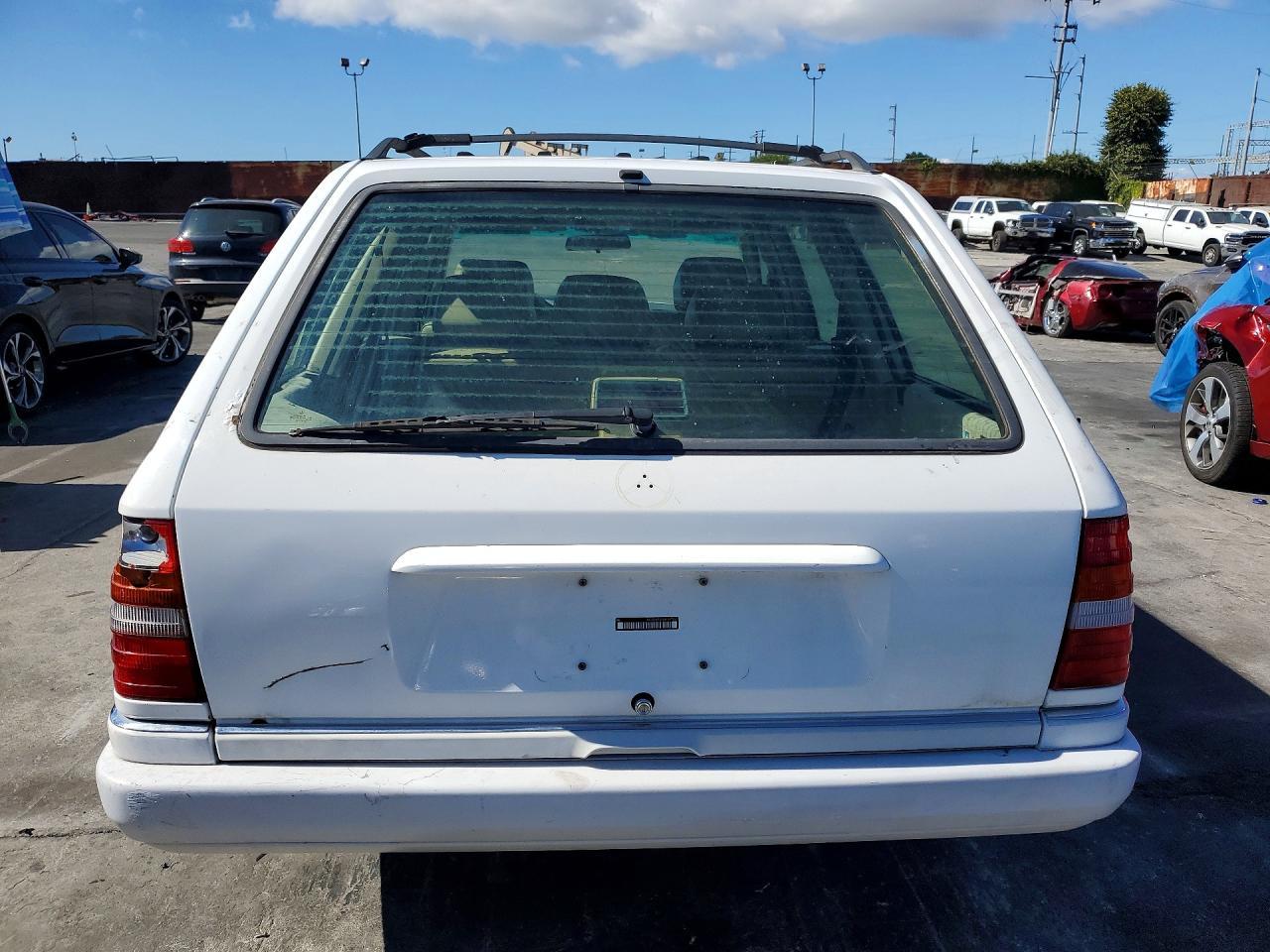 1995 Mercedes-Benz E 320 - Image 6
