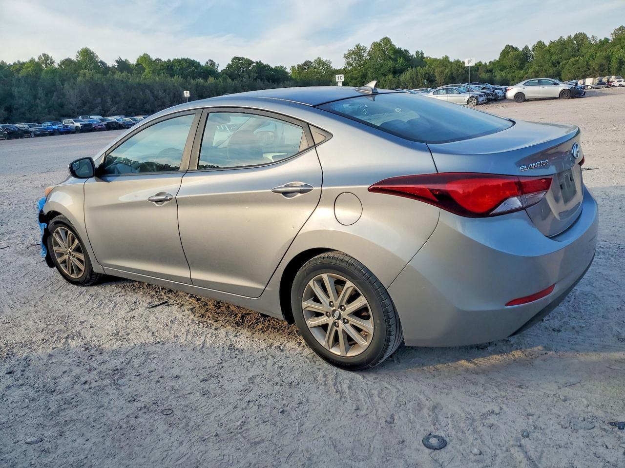 2015 Hyundai Elantra Se - Фото 2