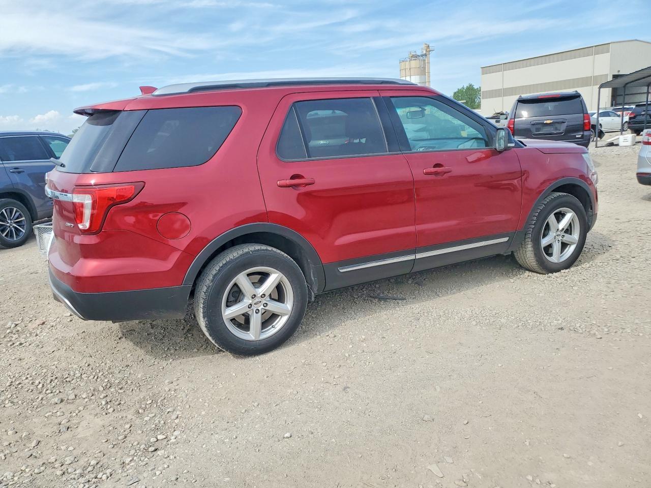 2016 Ford Explorer Xlt - Фото 3