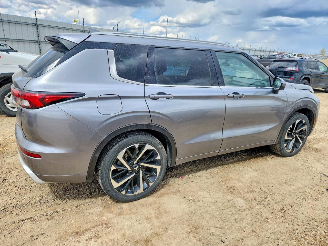 2022 Mitsubishi Outlander Sel - Фото 3
