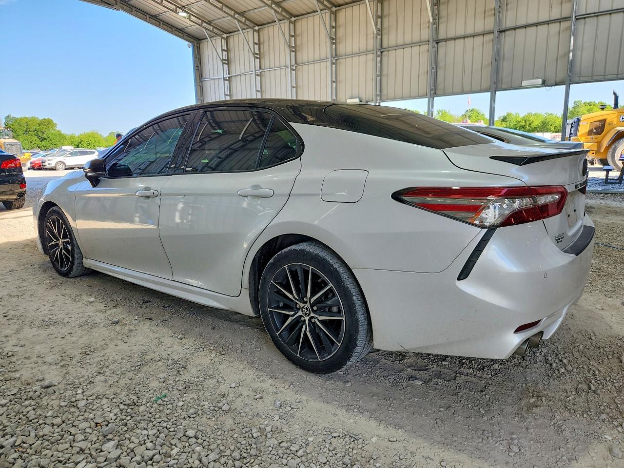 2018 Toyota Camry Xse - Image 2