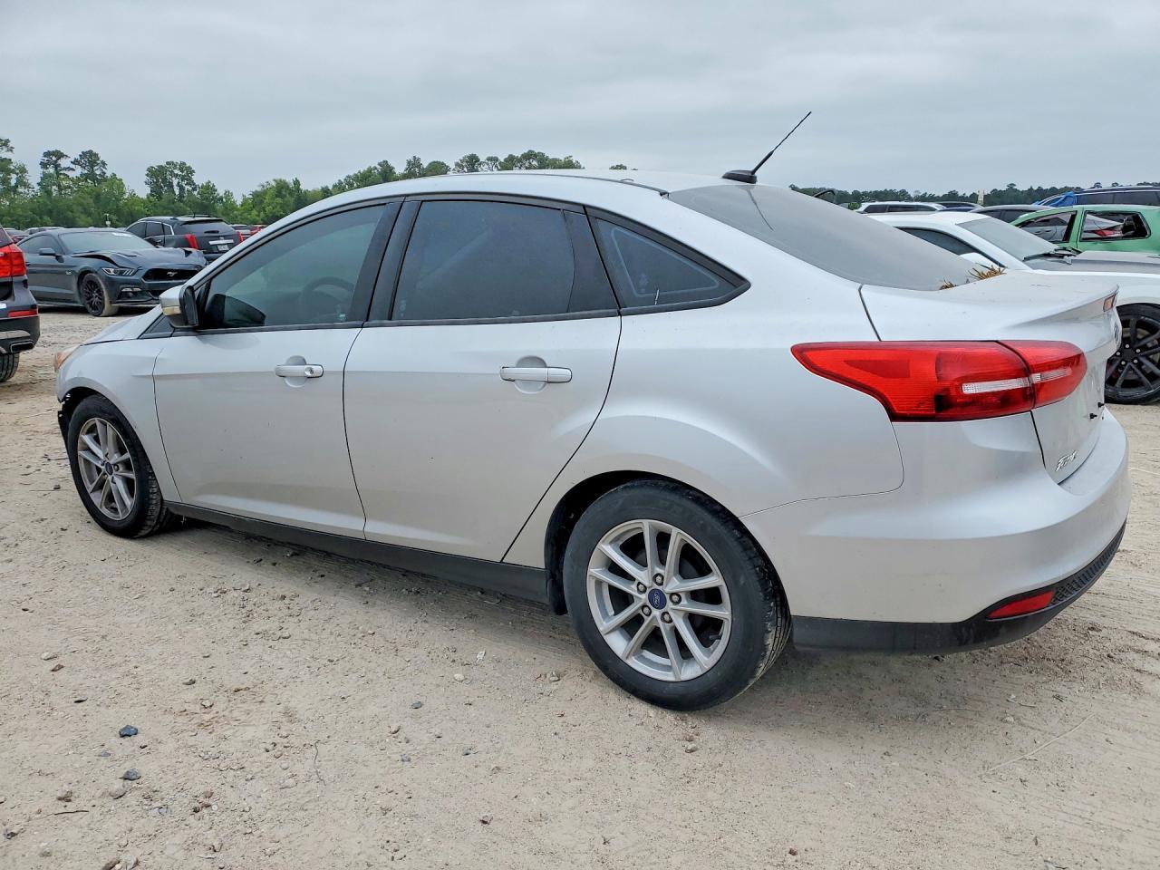 2016 Ford Focus Se - Image 2