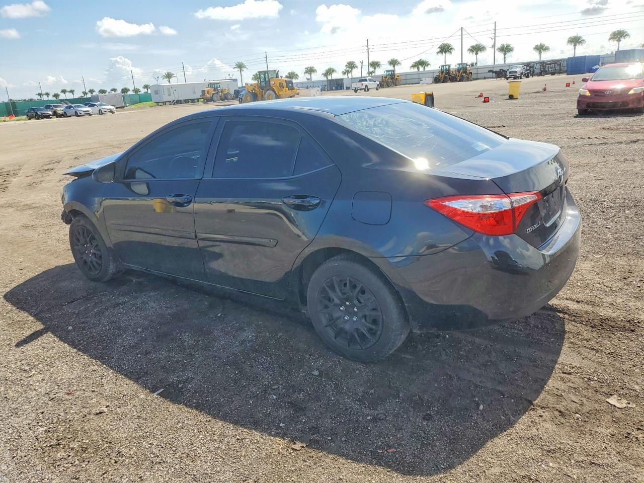 2015 Toyota Corolla Le - Фото 2