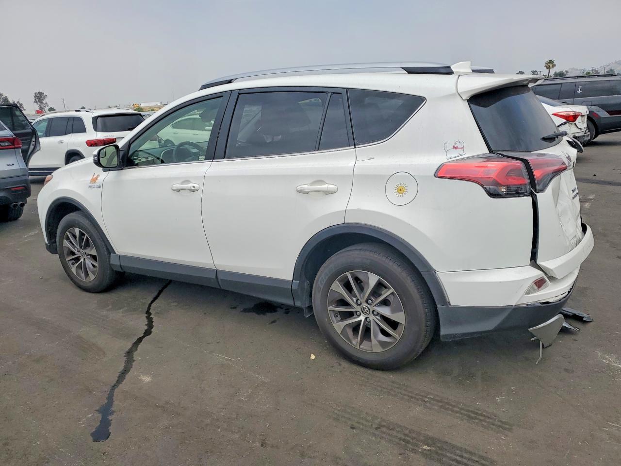 2018 Toyota Rav4 Hybrid Xle - Image 2