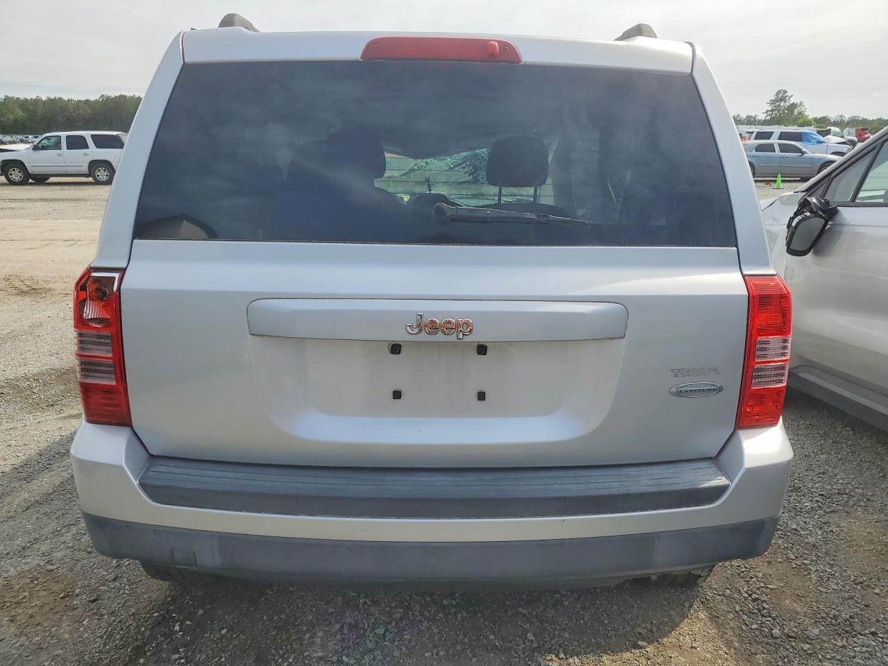 2013 Jeep Patriot Latitude - Фото 6
