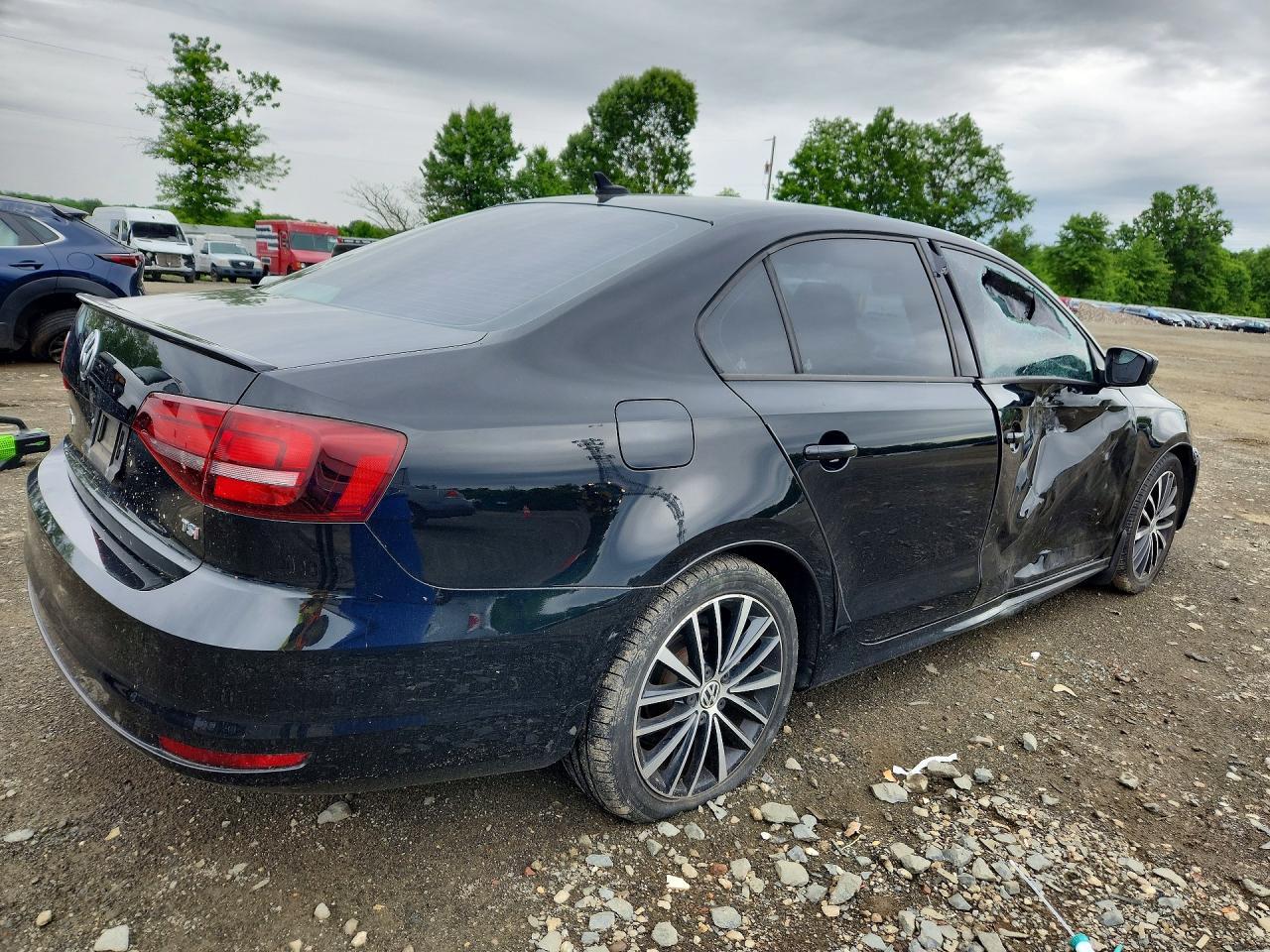 2016 Volkswagen Jetta Sport - Image 3