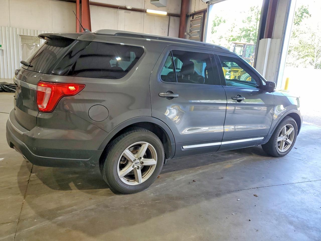 2018 Ford Explorer Xlt - Image 3