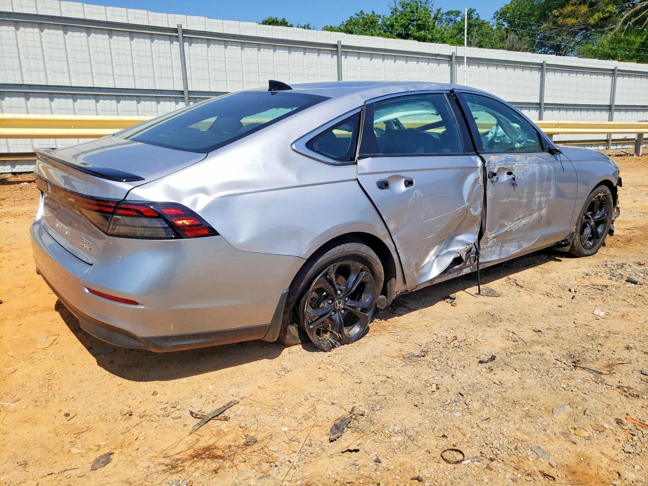 2023 Honda Accord Hybrid Sport - Image 3