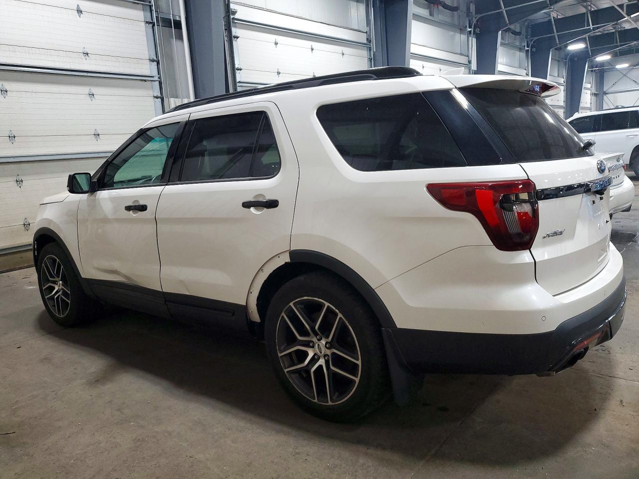 2016 Ford Explorer Sport - Фото 2