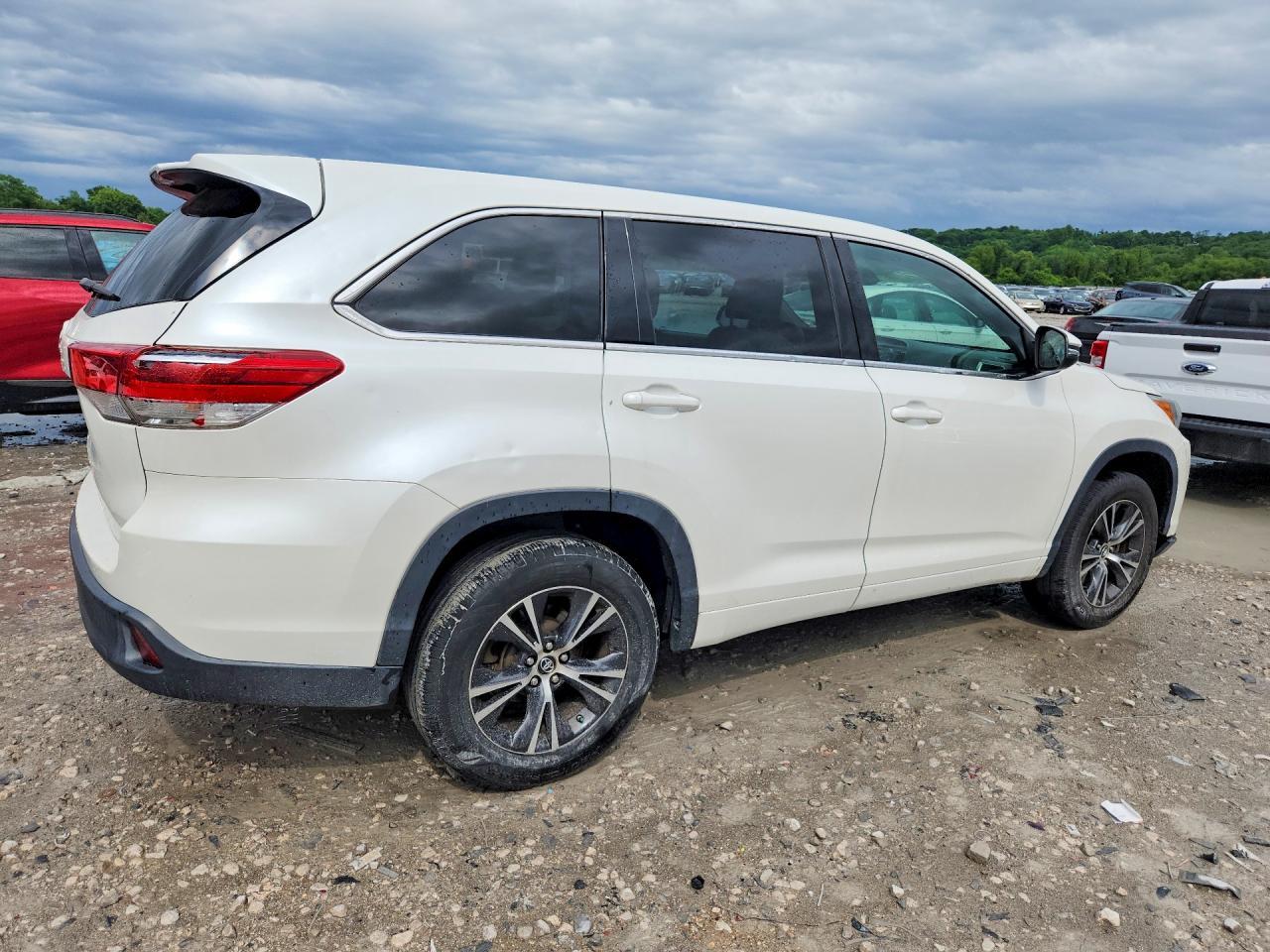 2018 Toyota Highlander Le - Фото 3