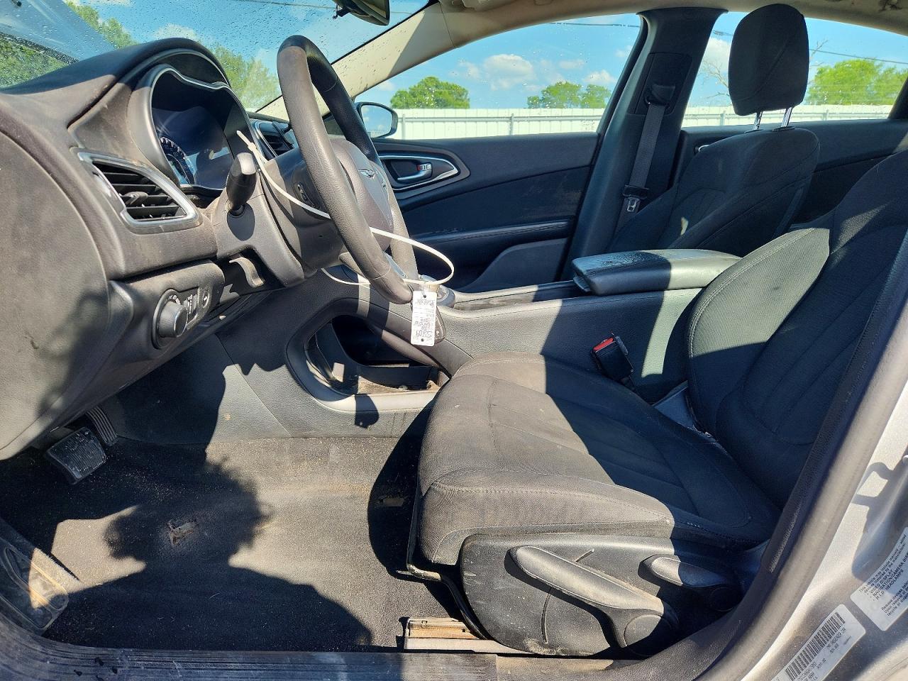 2016 Chrysler 200 Limited - Image 7